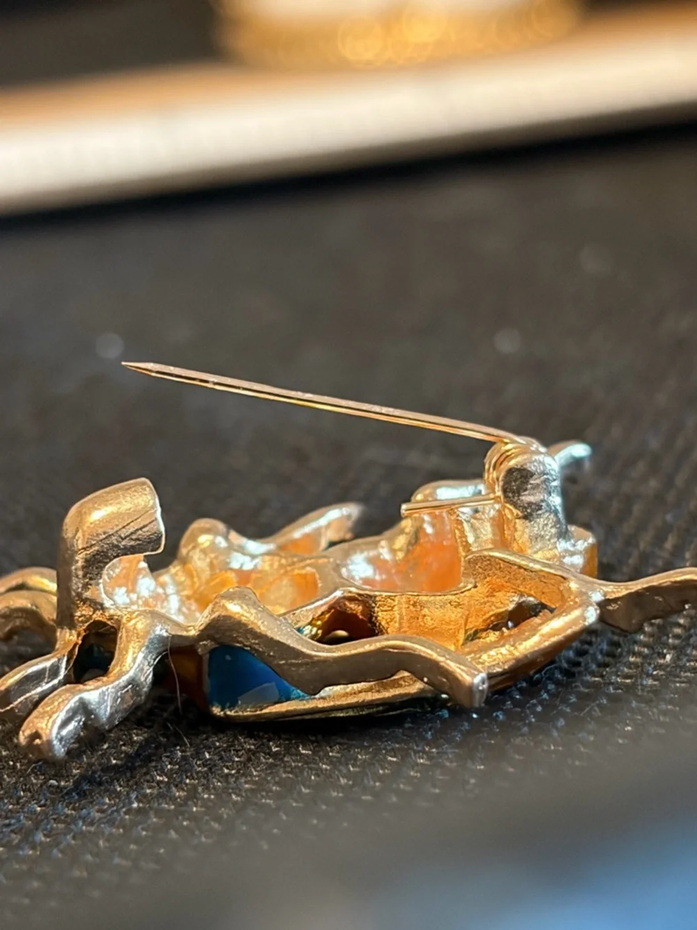 Translucent Enamel Bee insect Brooch Pin Unsigned Gold Tone‎ Vibrant Color
